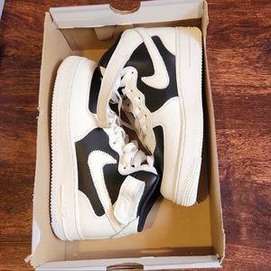 Nike Air Force 1 Mid EV1 Sneaker